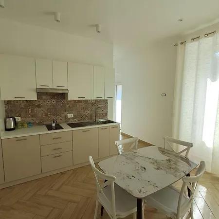 公寓 Residenza Rivellini *